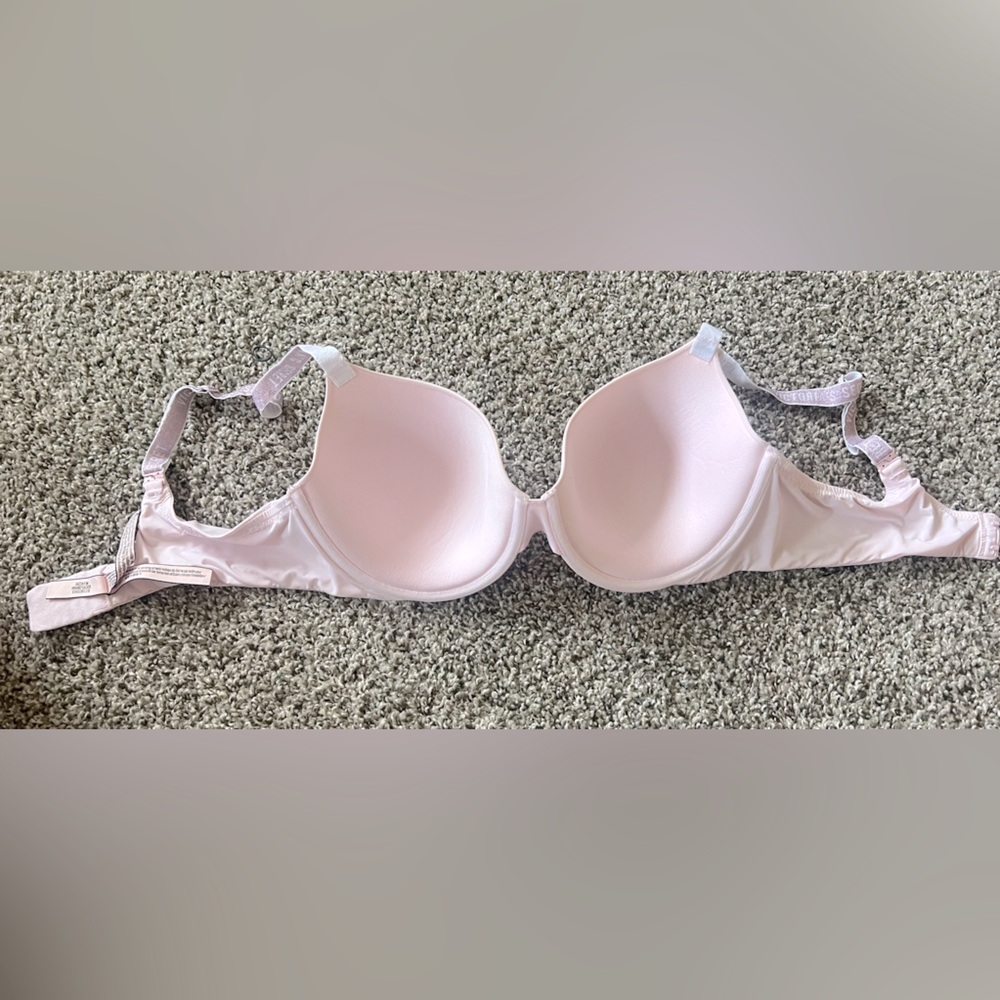 Victoria’s Secret T-shirt bra ,size 38C.